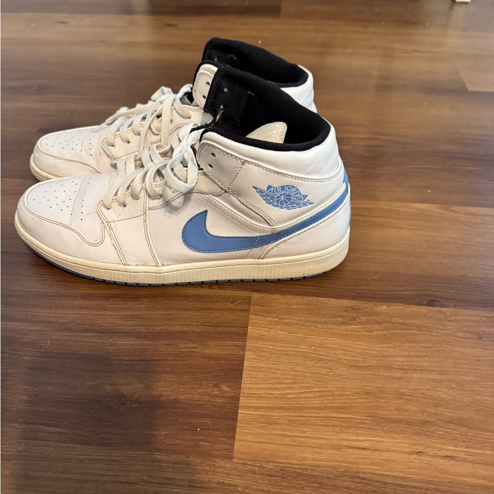 Jordan Athletic Shoes White and Blue